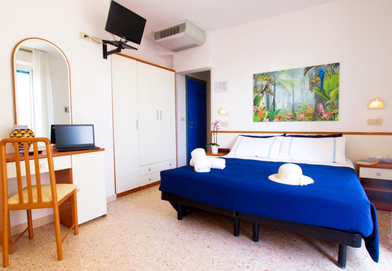 Hotel Adria B&B - Colazione Fino Alle 12 미사노아드리아티코 외부 사진