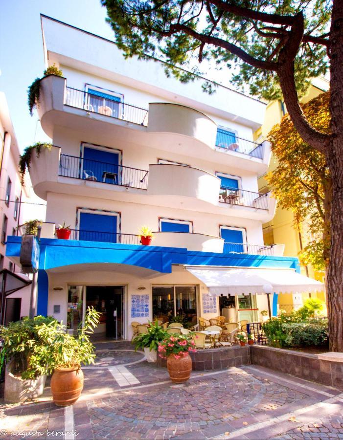 Hotel Adria B&B - Colazione Fino Alle 12 미사노아드리아티코 외부 사진