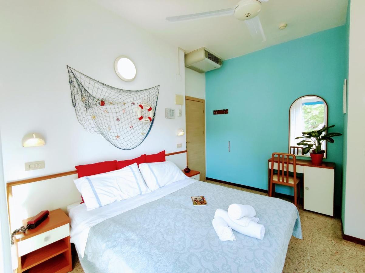 Hotel Adria B&B - Colazione Fino Alle 12 미사노아드리아티코 외부 사진