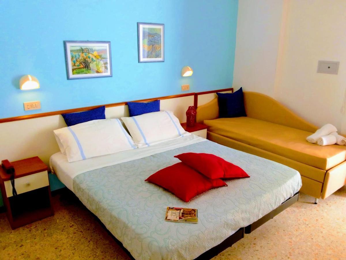 Hotel Adria B&B - Colazione Fino Alle 12 미사노아드리아티코 외부 사진