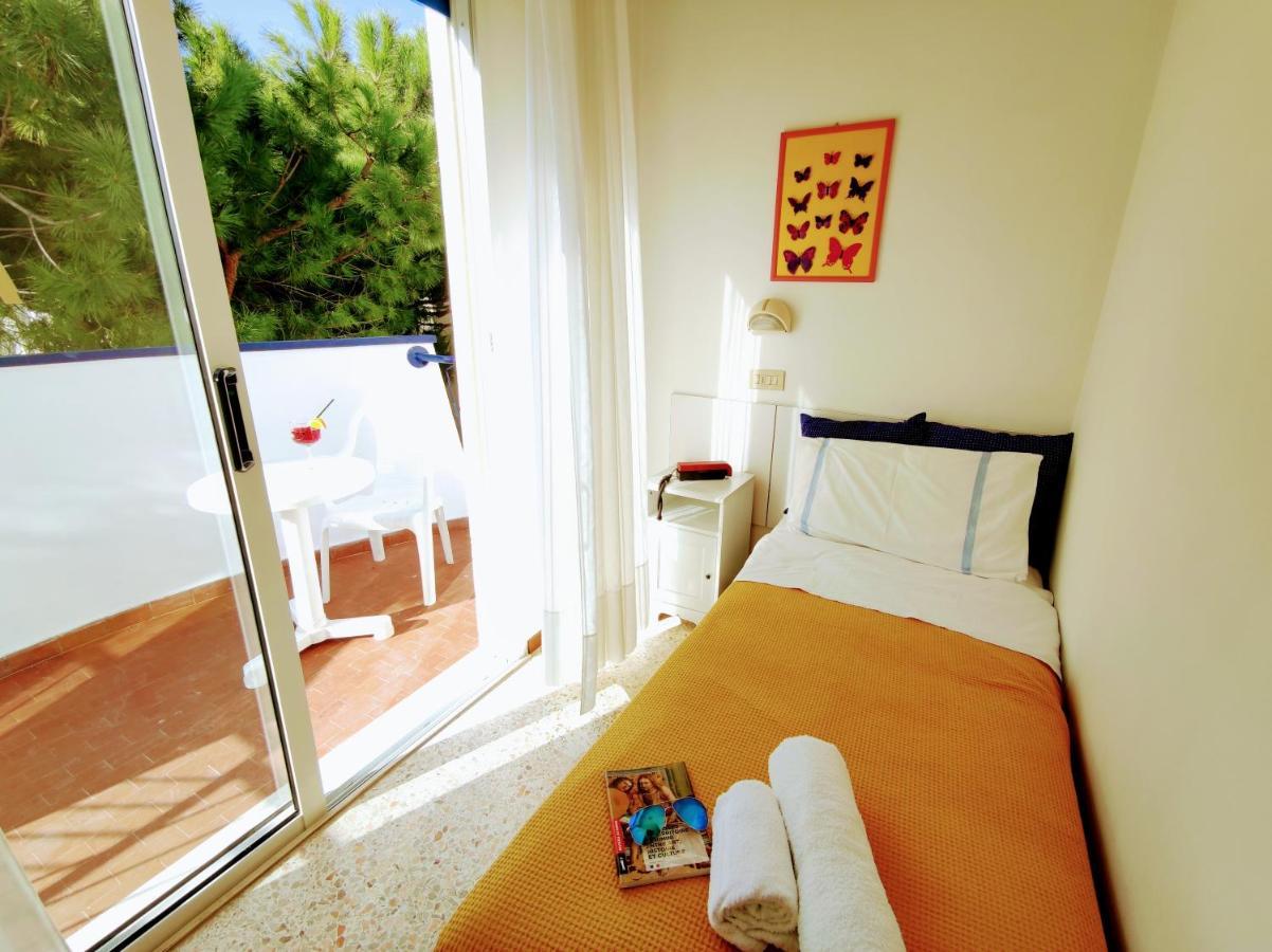 Hotel Adria B&B - Colazione Fino Alle 12 미사노아드리아티코 외부 사진