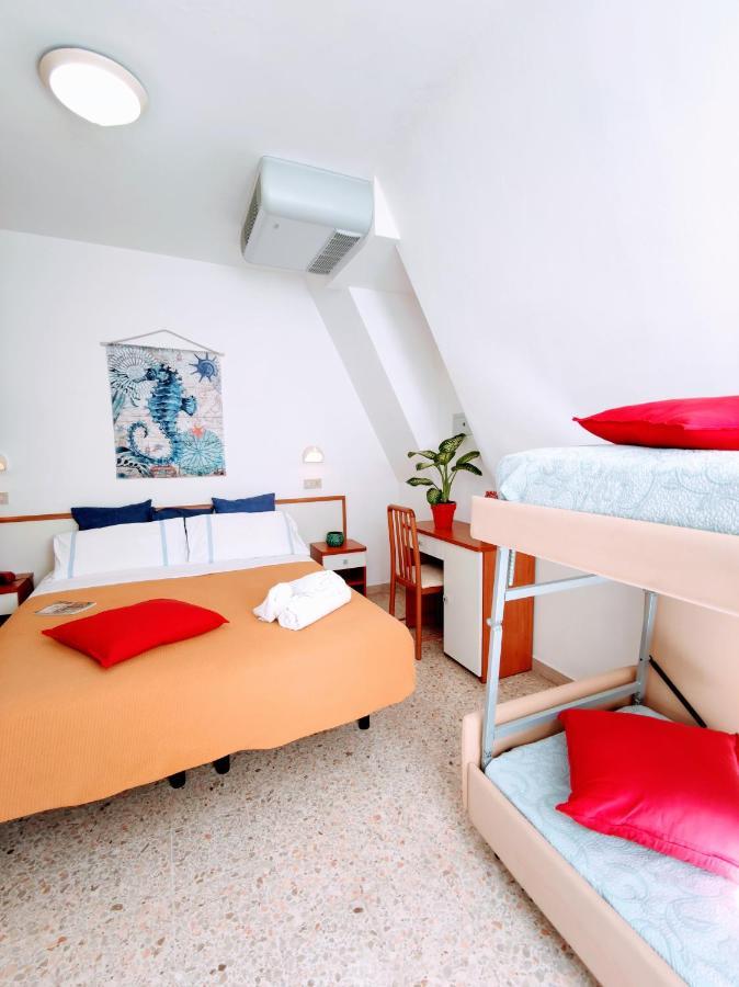 Hotel Adria B&B - Colazione Fino Alle 12 미사노아드리아티코 외부 사진