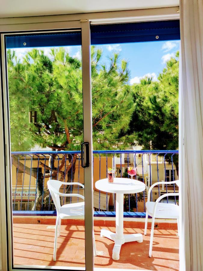 Hotel Adria B&B - Colazione Fino Alle 12 미사노아드리아티코 외부 사진