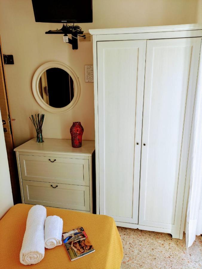 Hotel Adria B&B - Colazione Fino Alle 12 미사노아드리아티코 외부 사진