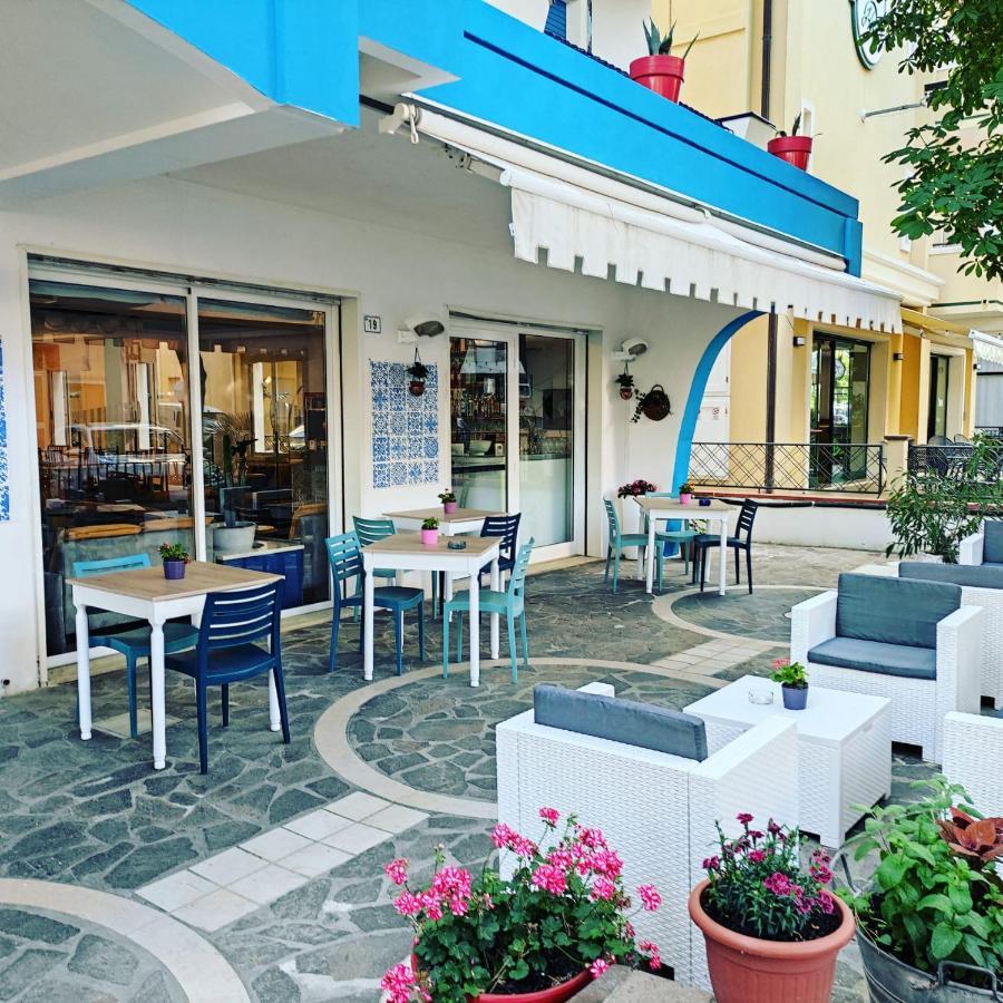 Hotel Adria B&B - Colazione Fino Alle 12 미사노아드리아티코 외부 사진