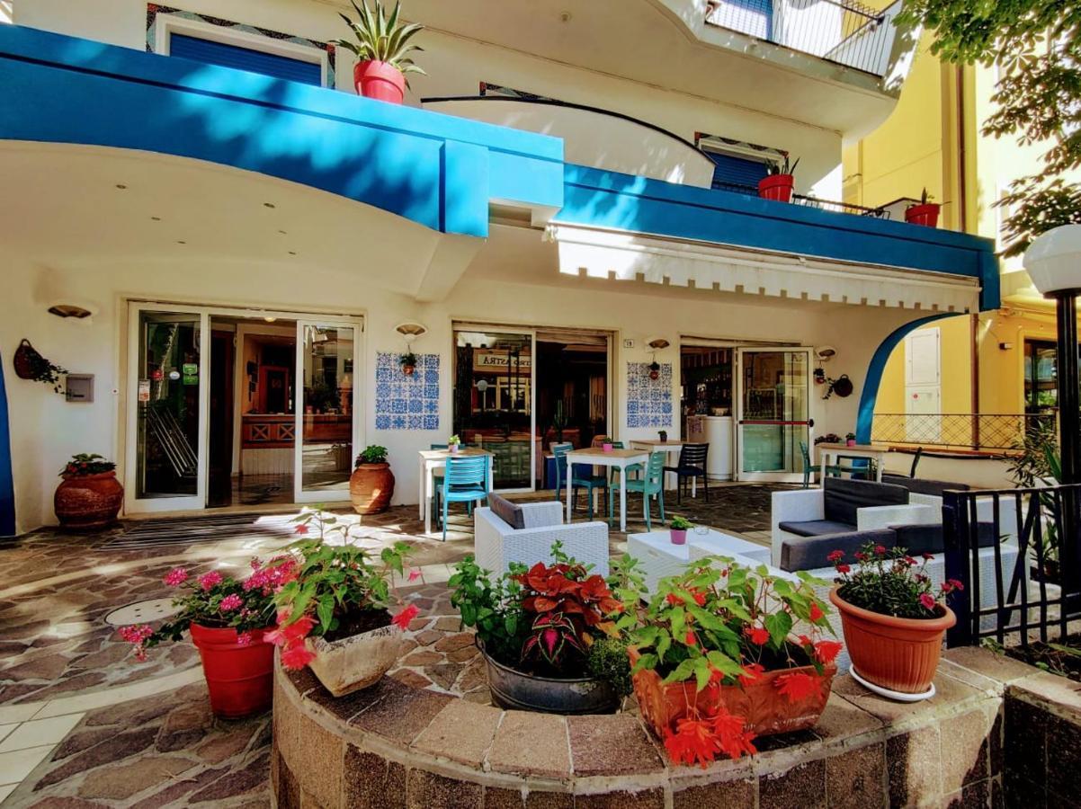 Hotel Adria B&B - Colazione Fino Alle 12 미사노아드리아티코 외부 사진