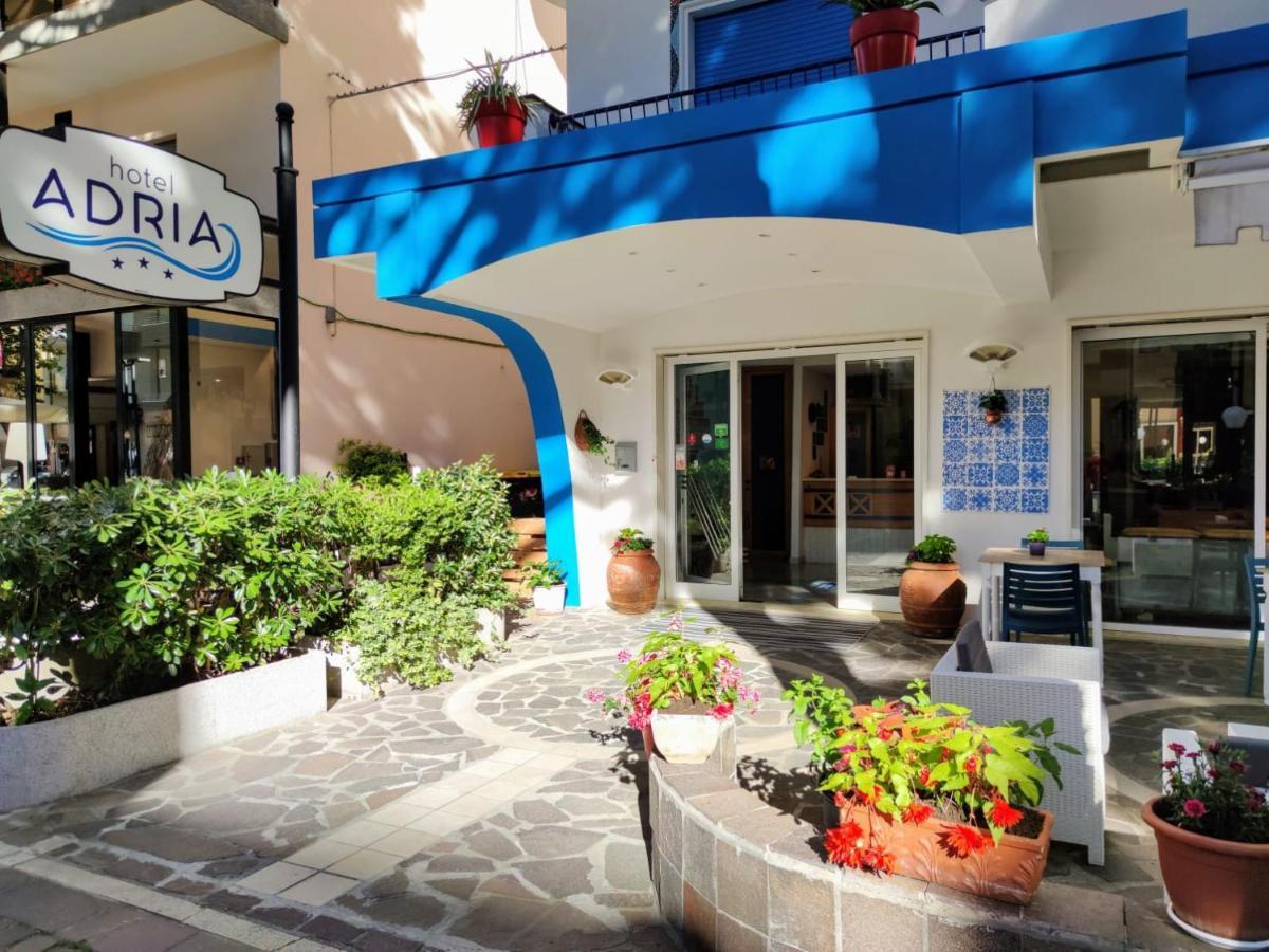 Hotel Adria B&B - Colazione Fino Alle 12 미사노아드리아티코 외부 사진
