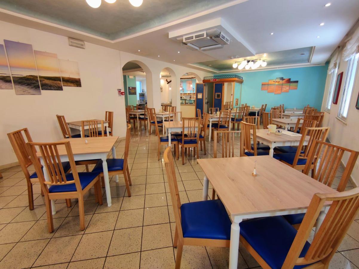 Hotel Adria B&B - Colazione Fino Alle 12 미사노아드리아티코 외부 사진
