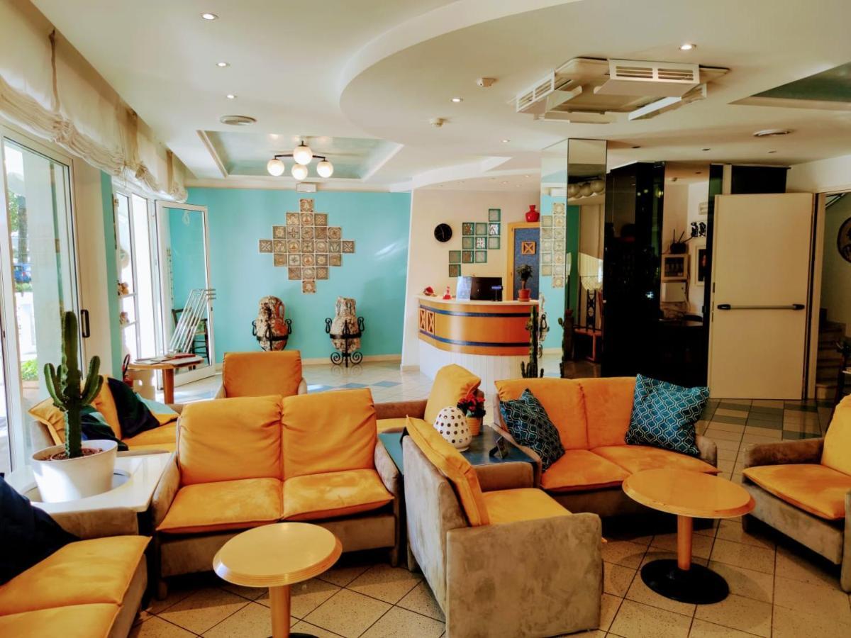 Hotel Adria B&B - Colazione Fino Alle 12 미사노아드리아티코 외부 사진