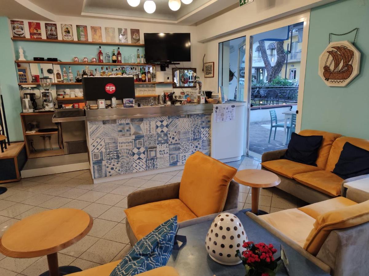 Hotel Adria B&B - Colazione Fino Alle 12 미사노아드리아티코 외부 사진