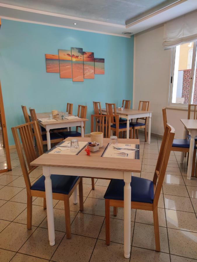 Hotel Adria B&B - Colazione Fino Alle 12 미사노아드리아티코 외부 사진