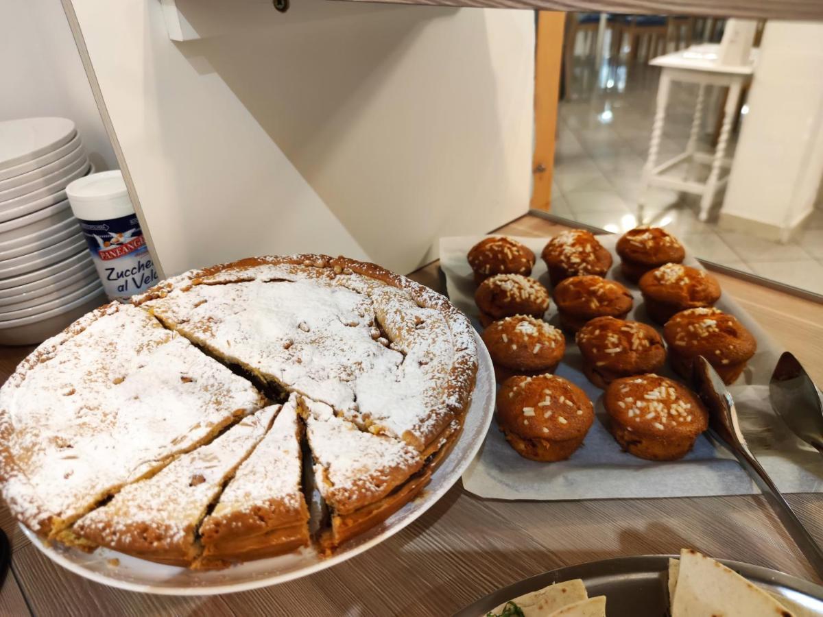 Hotel Adria B&B - Colazione Fino Alle 12 미사노아드리아티코 외부 사진