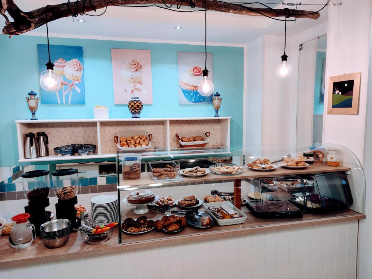 Hotel Adria B&B - Colazione Fino Alle 12 미사노아드리아티코 외부 사진