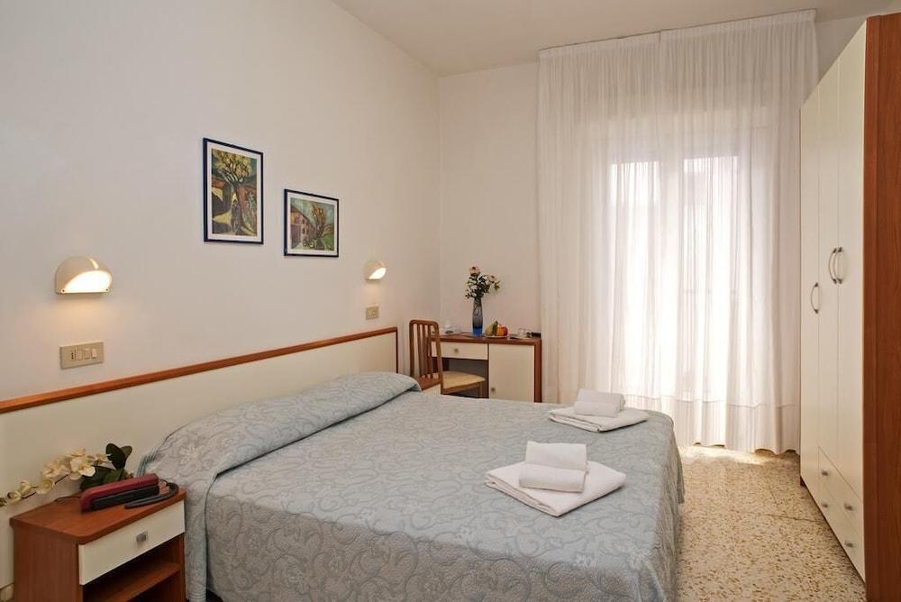 Hotel Adria B&B - Colazione Fino Alle 12 미사노아드리아티코 외부 사진