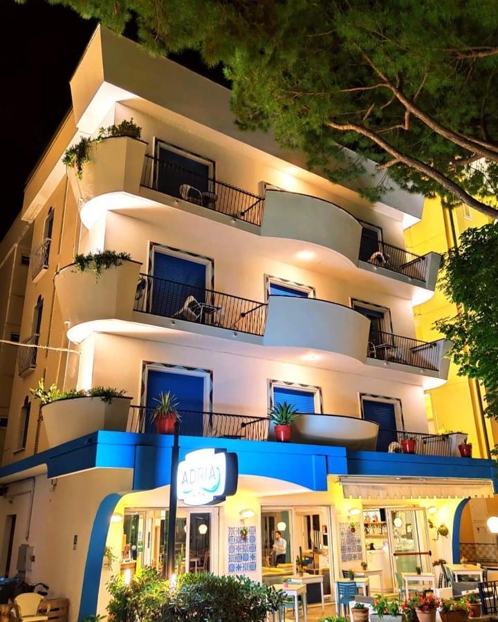 Hotel Adria B&B - Colazione Fino Alle 12 미사노아드리아티코 외부 사진