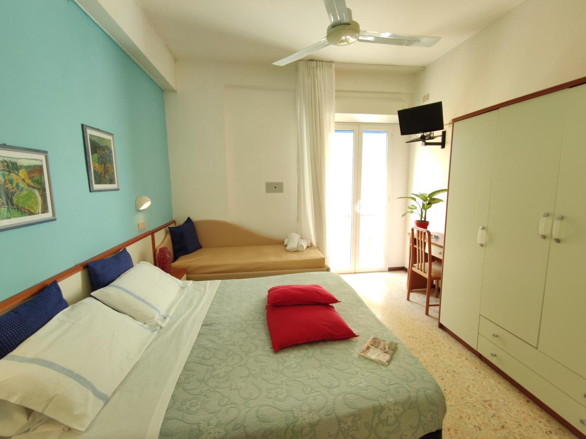 Hotel Adria B&B - Colazione Fino Alle 12 미사노아드리아티코 객실 사진