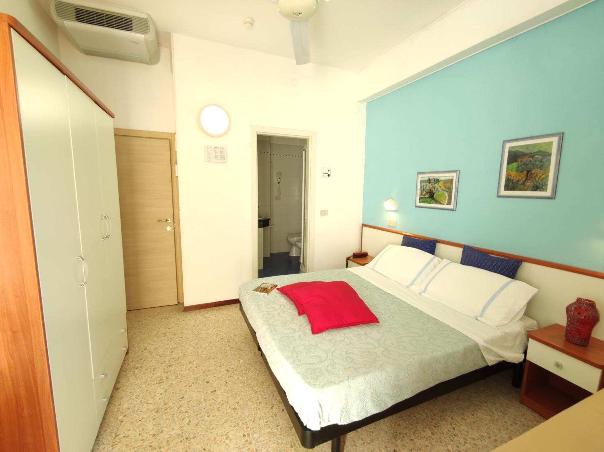 Hotel Adria B&B - Colazione Fino Alle 12 미사노아드리아티코 객실 사진
