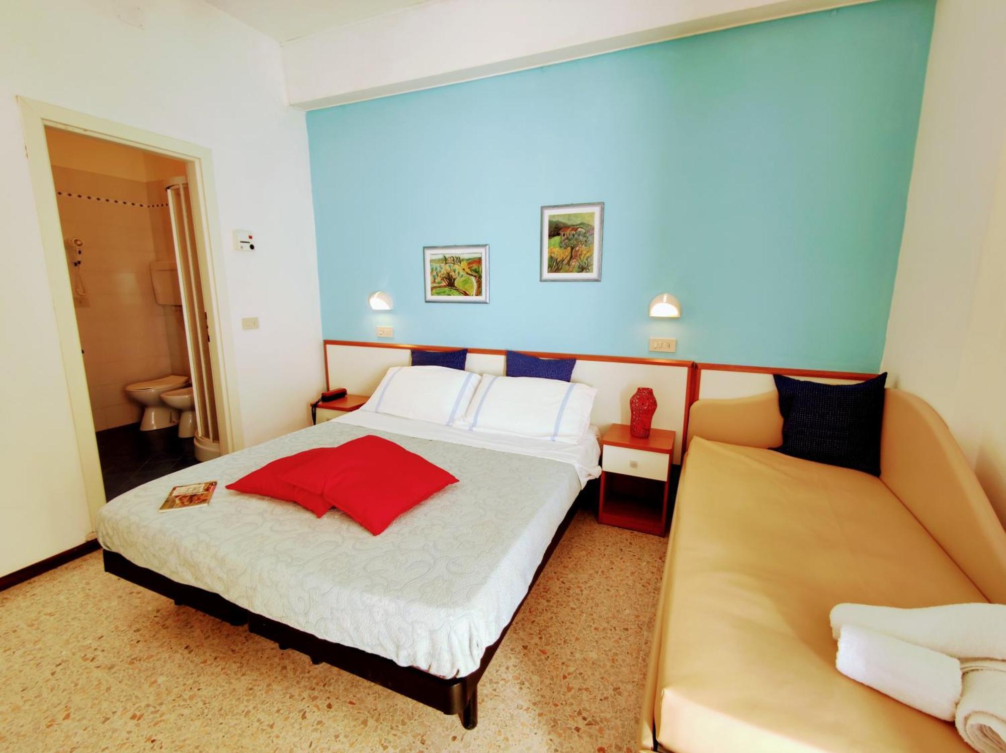 Hotel Adria B&B - Colazione Fino Alle 12 미사노아드리아티코 객실 사진