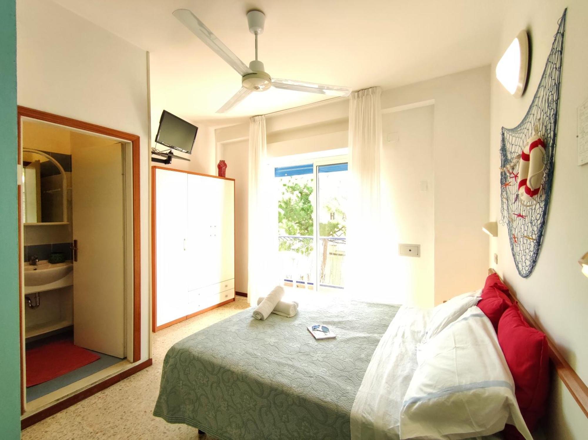 Hotel Adria B&B - Colazione Fino Alle 12 미사노아드리아티코 객실 사진