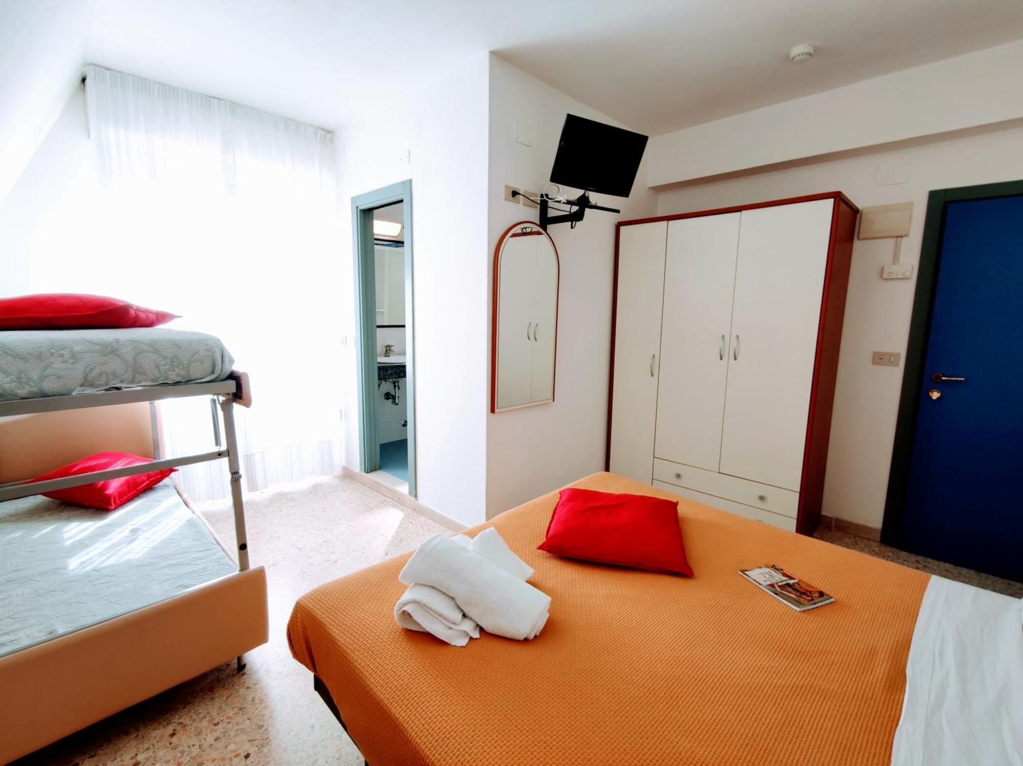 Hotel Adria B&B - Colazione Fino Alle 12 미사노아드리아티코 객실 사진